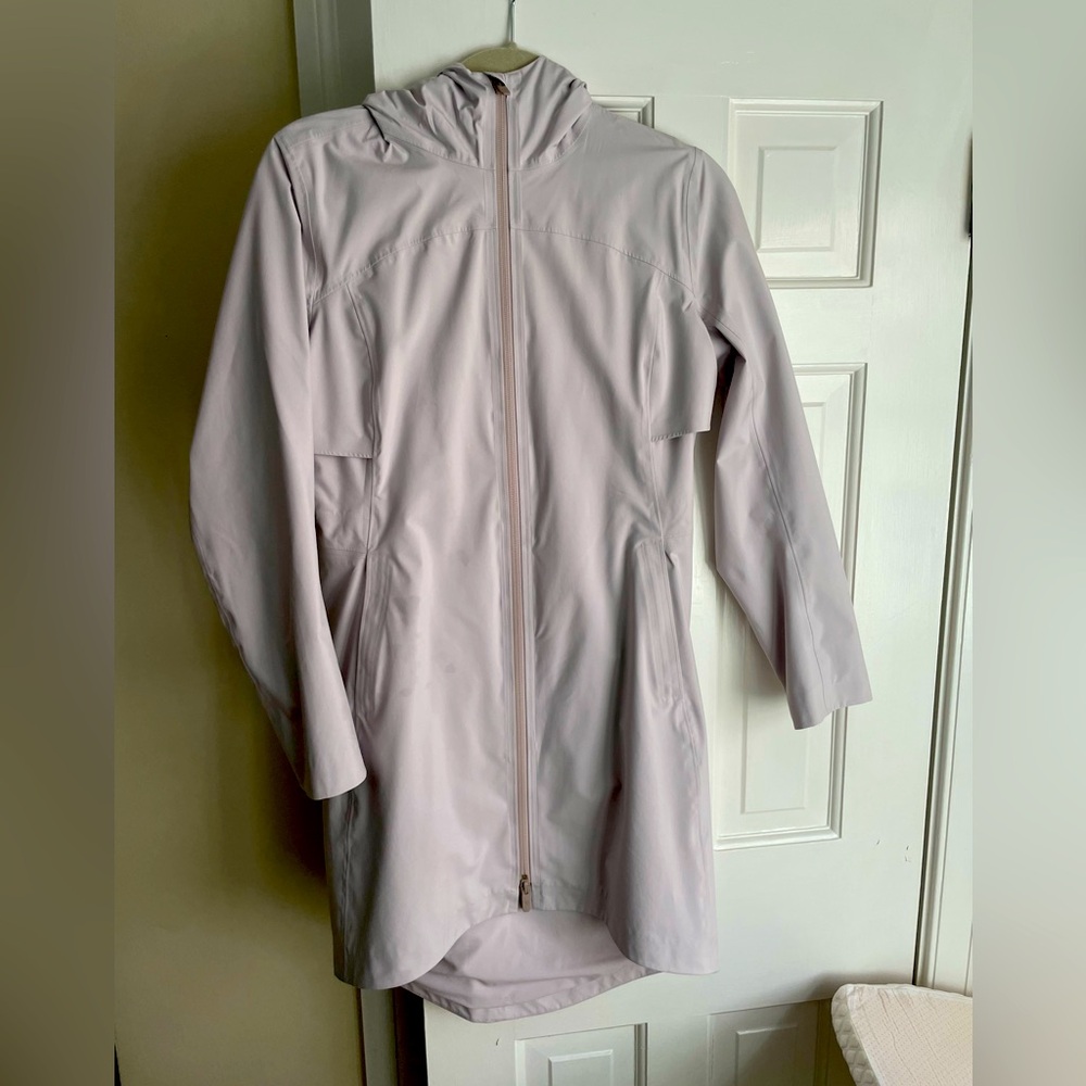 Lululemon raincoat size 4